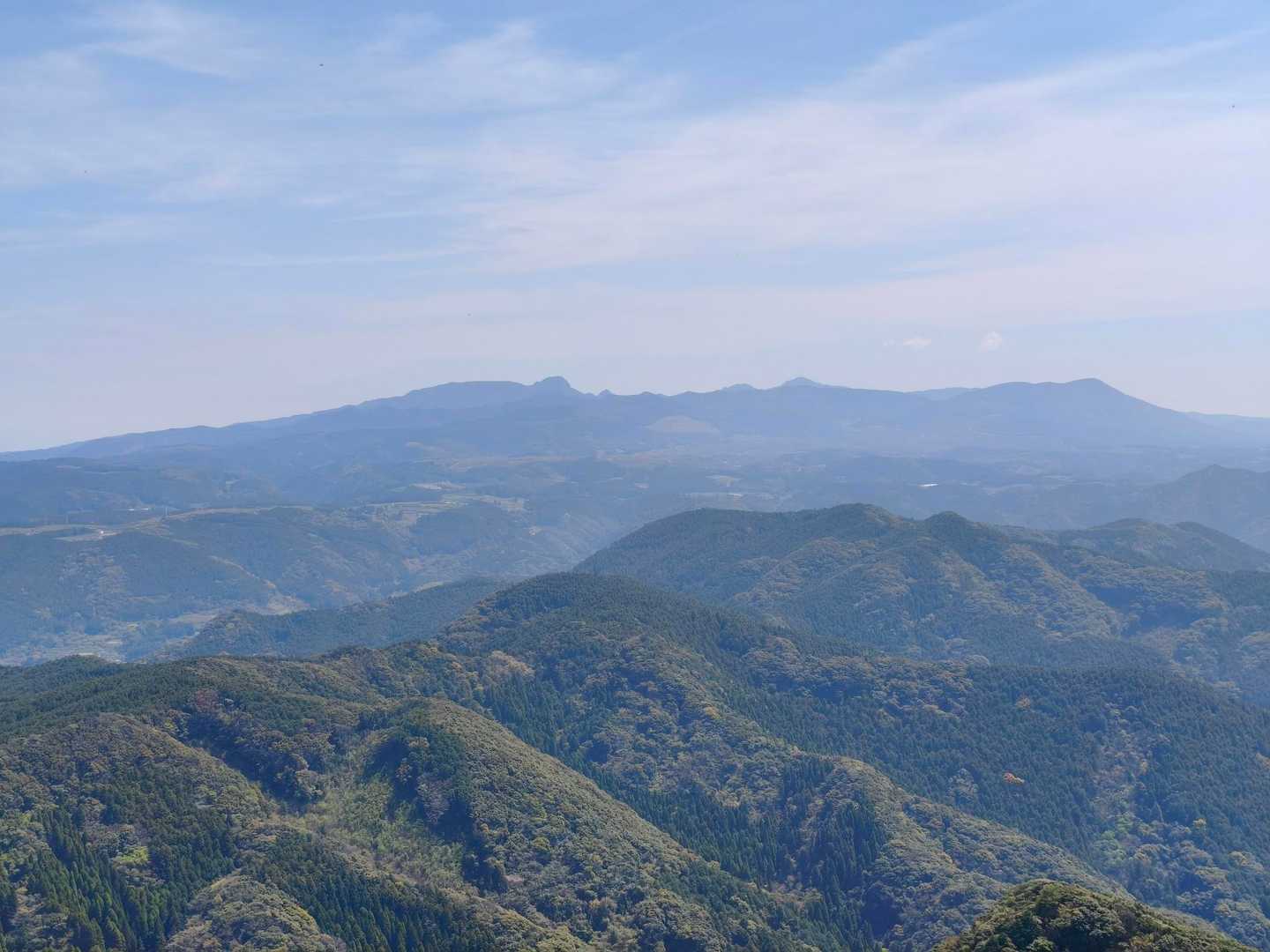 前回登った経ヶ岳が見えてます👀