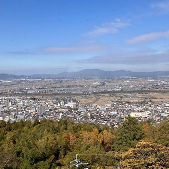 展望所に行ってみました　九千部山や背振山の方向から宝満山や三郡山、古処山の方向まで見えます🤩