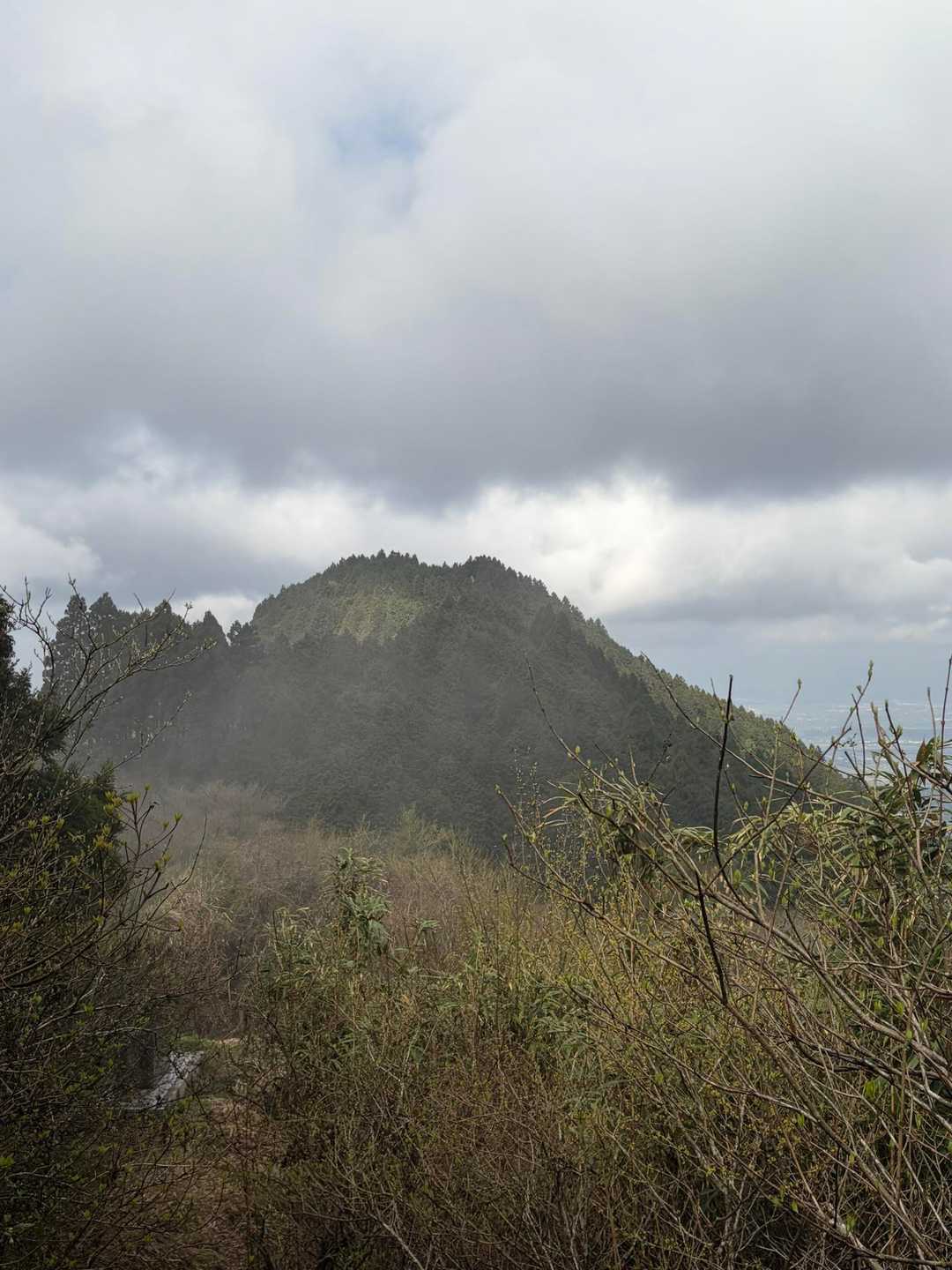 さっき登った発心山。
ここまで来たんだ、と自分に👏