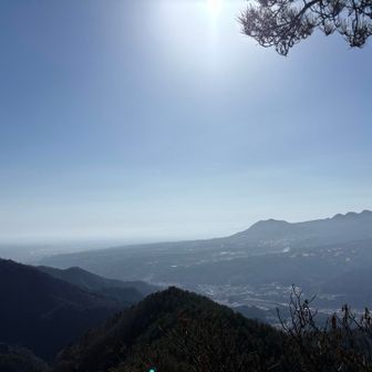 途中の見透台。
黄砂で霞んで、県庁すらよく見えない💦