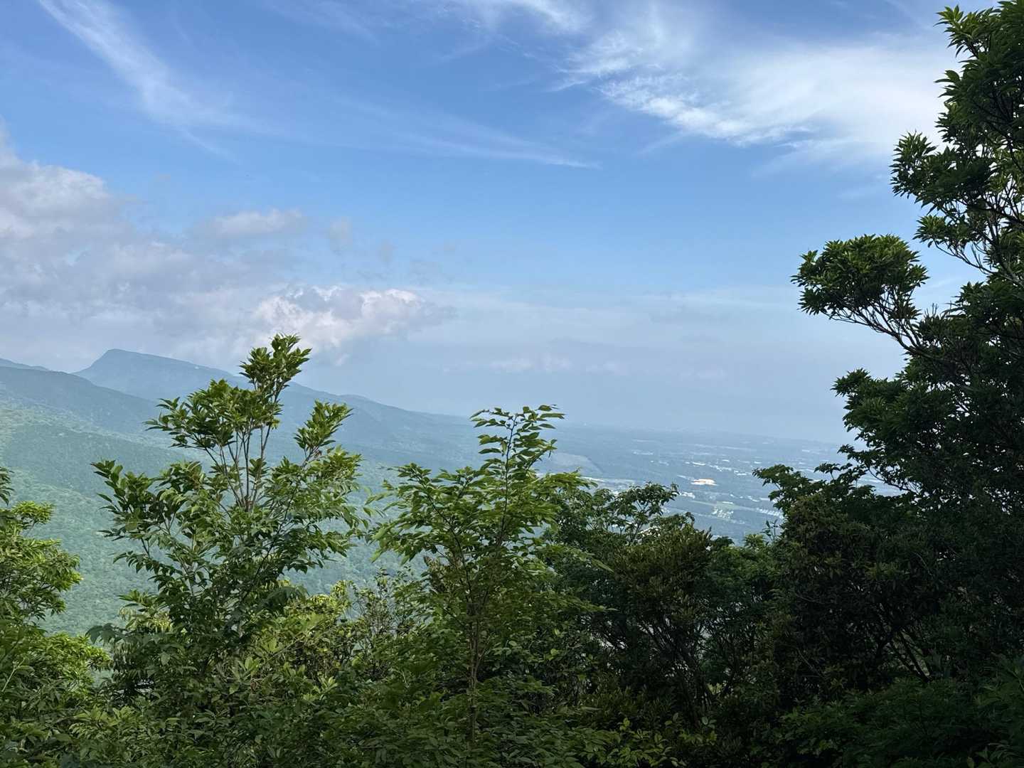 眉山山頂から島原市街地を見下ろす。
また銀水の寒ざらし食べたいなぁ