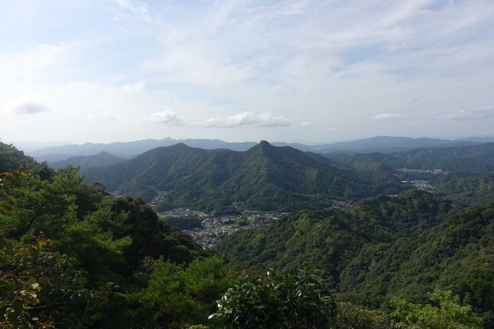 蓮華石山、金山を望む