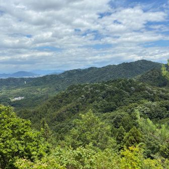 これまで歩いて来た山々を一望👀