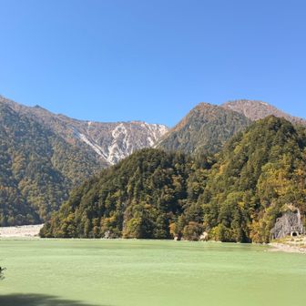 次はあちらのトンネルから烏帽子岳へ