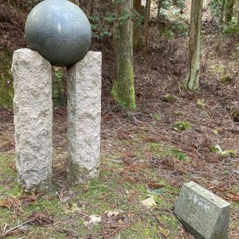 佇むオブジェ。人のいなくなった後にタイムスリップしたみたいな錯覚。