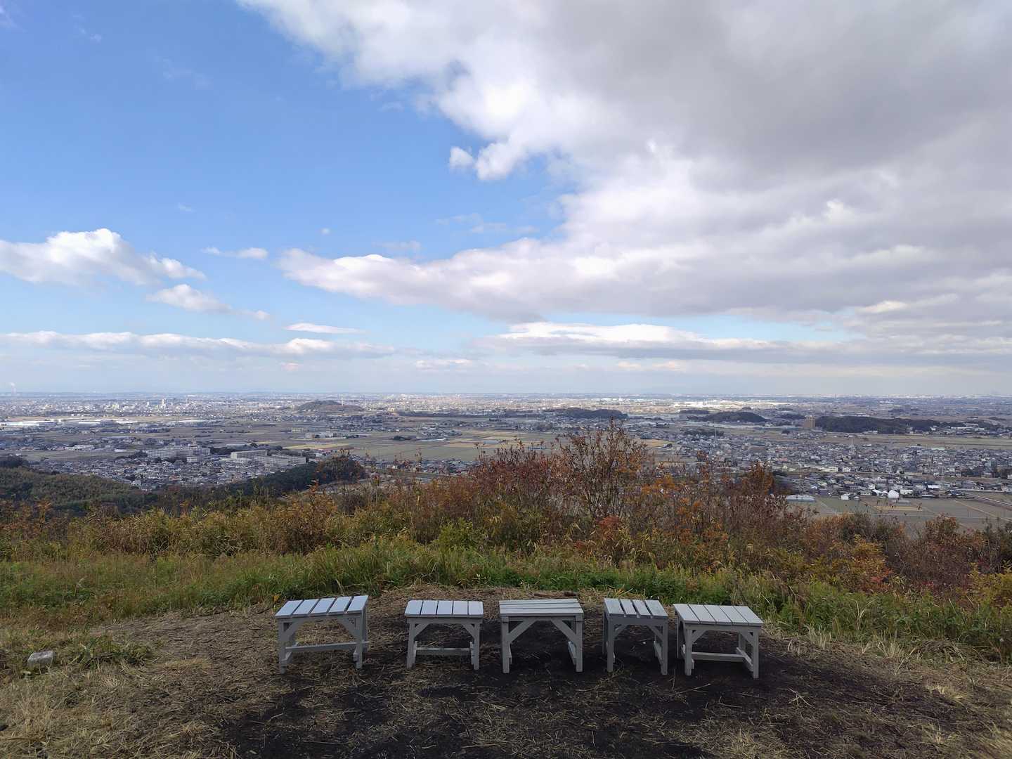 おお～、いい眺め✨

万燈山
標高＝146.03 m
四等三角点