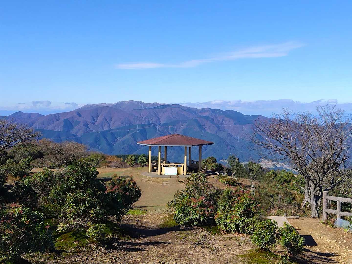小倉山に到着～😊
東屋の雰囲気がすごくいいです👍