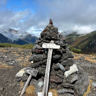 日本百高山③ 祖父岳 じいだけ 読み方は三俣山荘のスタッフさんに教えてもらった🙇‍♂️ この時間から晴れました☀️
