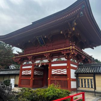 なかなか立派な門