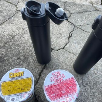 カレーヌードルにお湯を入れたつもりが、チョコッとお茶を入れてしまった😱水筒が全く同じなので、また間違えてしまった😅

※この前も逆バージョンで間違えて、お茶と思って飲んだらお湯で、チョコッと火傷した🥵

https://yamap.com/activities/46630258