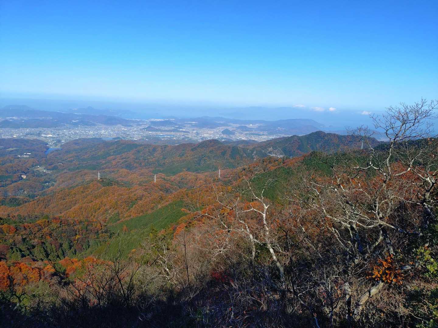 矢筈山と南峰の間は良い眺め😬