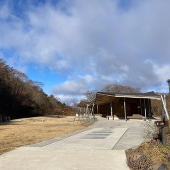 下山します＝＝＝＝＝＝＝＝＝＝＝＝＝＝＝＝＝


















備忘録

ワークマン　ジャケット・パンツ
ミッドジャケット
ハーフジップ
ニット帽
指切り手袋・防寒テムレス
お湯　750ｍ
水　500ｍ　消費せず

トレッキングポール持参していれば下山も瑞宝寺公園を歩けた
スマホに使い捨てカイロ貼り忘れ　バッテリー消費が早かった
サーモスデビュー　保温力が違う
傘・レインジャケット　要らんかった
