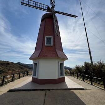 観光(景観向上)目的で造られた風車。
この周辺が観光地の「風車展望所」です。