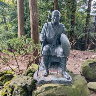 松尾芭蕉の門人　曽良の像