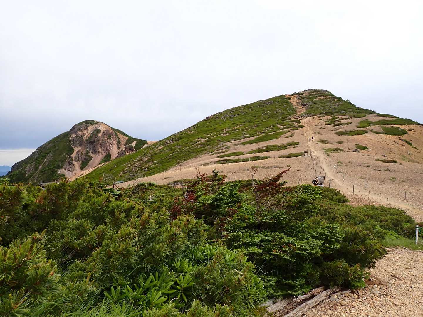 階段降りると根石岳見えました〜✨✨