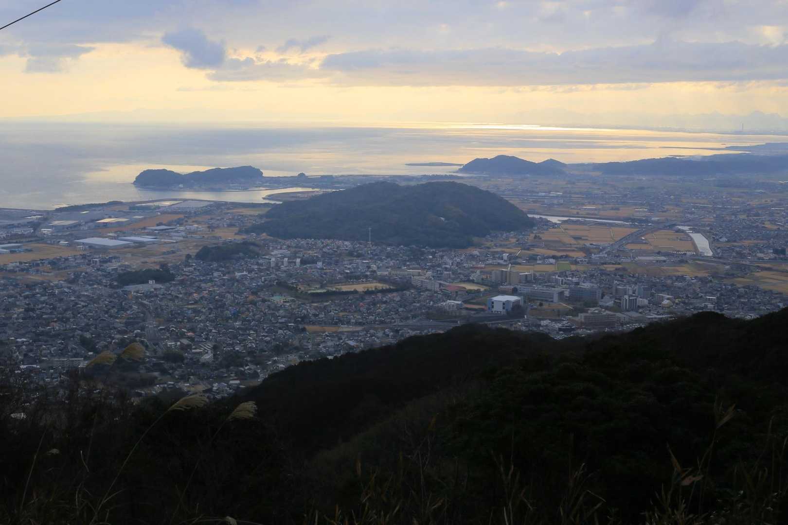 低山あるあると言うべきか。
低山のならではの眺め👀
初日の出も多いのかな？