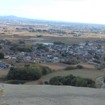 高速道越しに久保泉町遠望