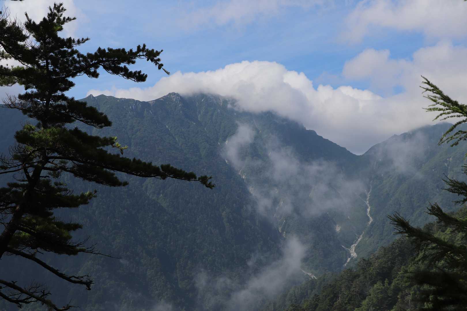 左手にチラチラ空木岳