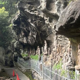 溶けていく仏像と溶けていく壁。
日本じゃないみたい
