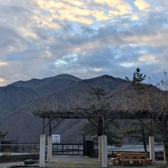 あの山へ登ります