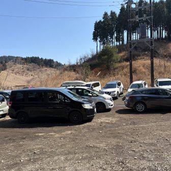 お昼過ぎですが、満車を通り越したくらいの車の量でした。