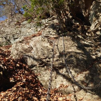 鎖場があったので登ってみる