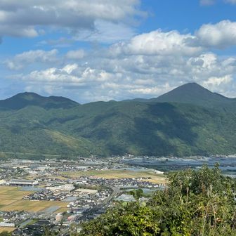 あの山なんだろう