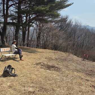 せっかくなのでキリンオレンジに座りました。
う～ん昭和の座り心地♪

あっこれは備え付け自撮りスタンドからの撮影ですね。