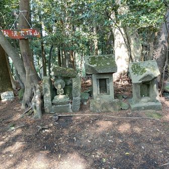 梨沢大塚山の石祠