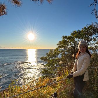 天妃山山頂はあっという間。海に迫り出したお山です。太陽☀️が登ると、光の筋が、強く、太くなります✨