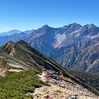 穂高連峰と御嶽山。