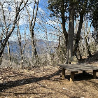 城ヶ尾峠のベンチ