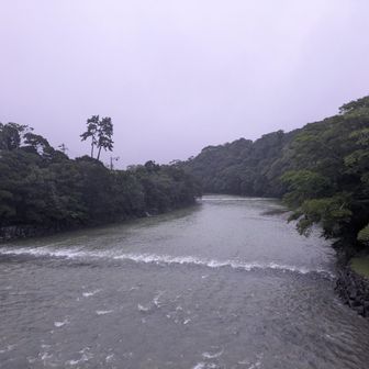五十鈴川(いすずがわ)