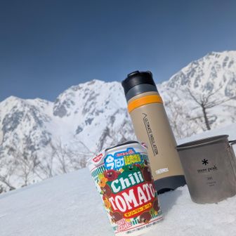 無風〜
白馬三山を見ながら
贅沢過ぎていつも以上に
美味しいチリトマ🤤  謎肉増量だし🤣
