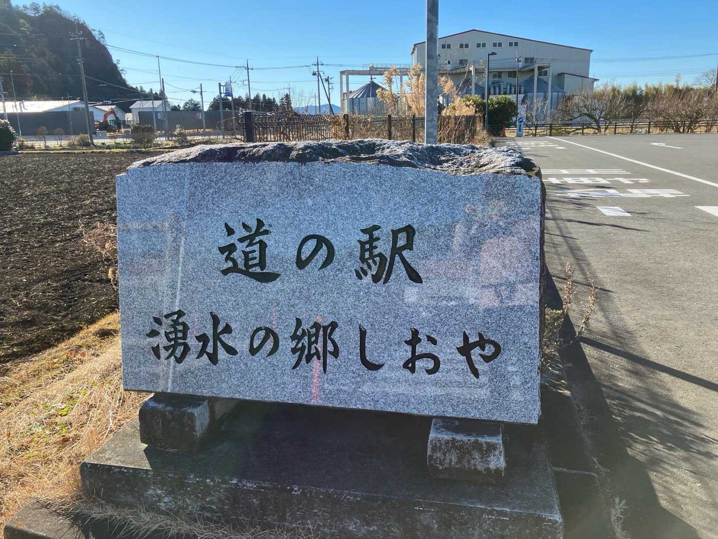 こちらへ駐車🅿️