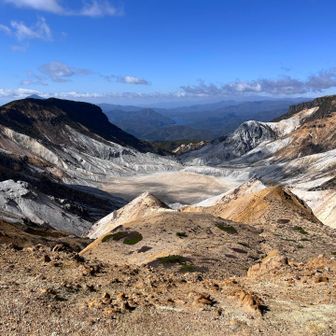 鉄山の火口
硫黄の匂いがする