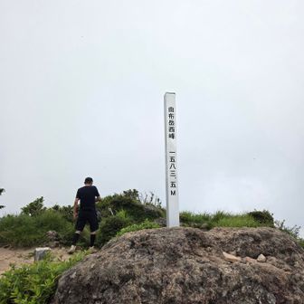 西峰山頂。あれ？真っ白