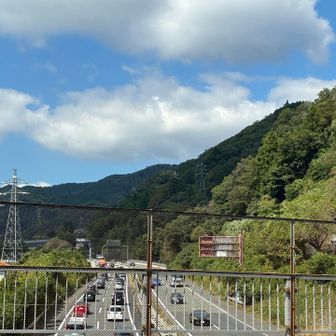 下りた高速はまだ渋滞してました
