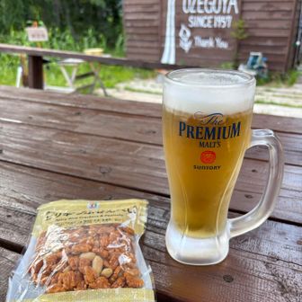 風呂に入りー
生🍺 サイクゥ〜😆 グビリ グビリ😋

風呂は檜風呂でしたー♪山小屋で風呂に入れるなんて、なんと幸せな😚しかも、備え付けのシャンプー兼ボディーソープも使えましたー