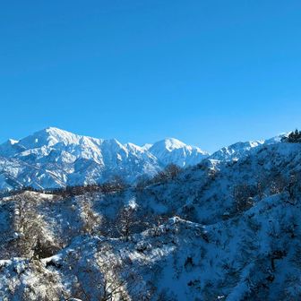 出会いの鐘で越後三山🏔️を後にして下ります