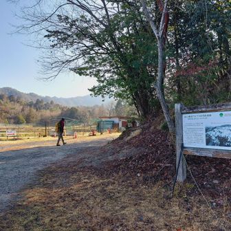 家を深夜３時過ぎに出発🚙
一丈野駐車場から
トレッキングのパンフレットをいただいて
登山届を提出
駐車料金６００円