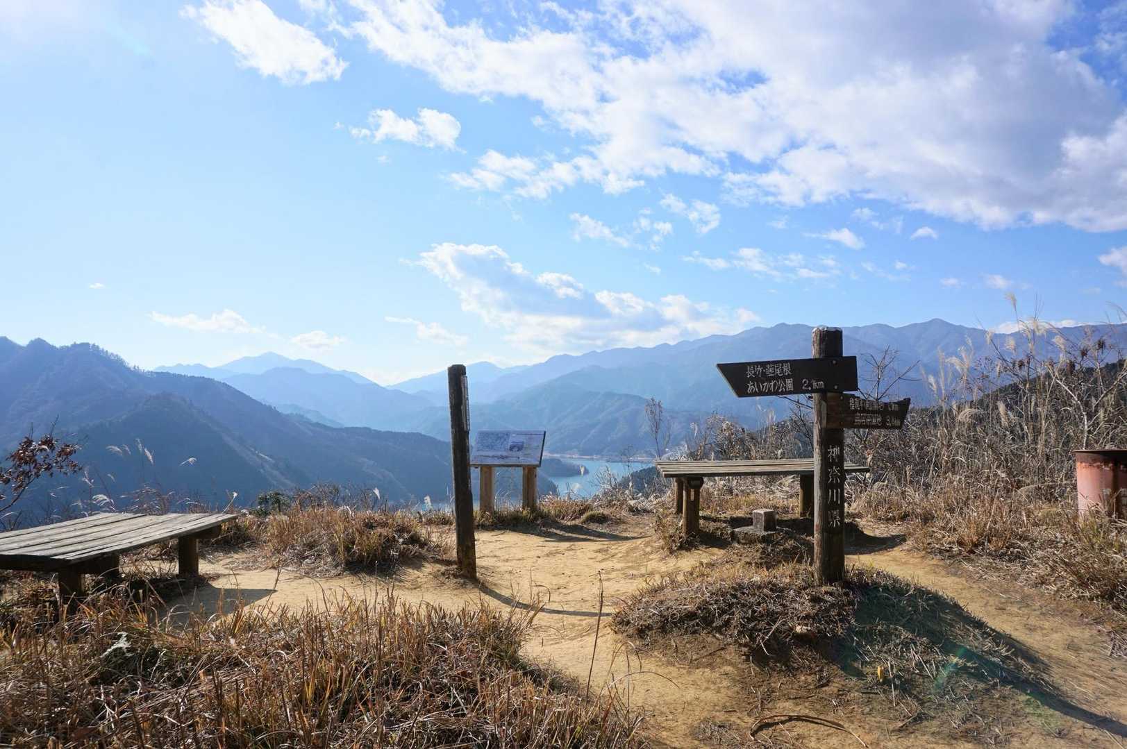 おー！コスパ高い！
丹沢オールスターズを眺めることの出来る絶景山だ！