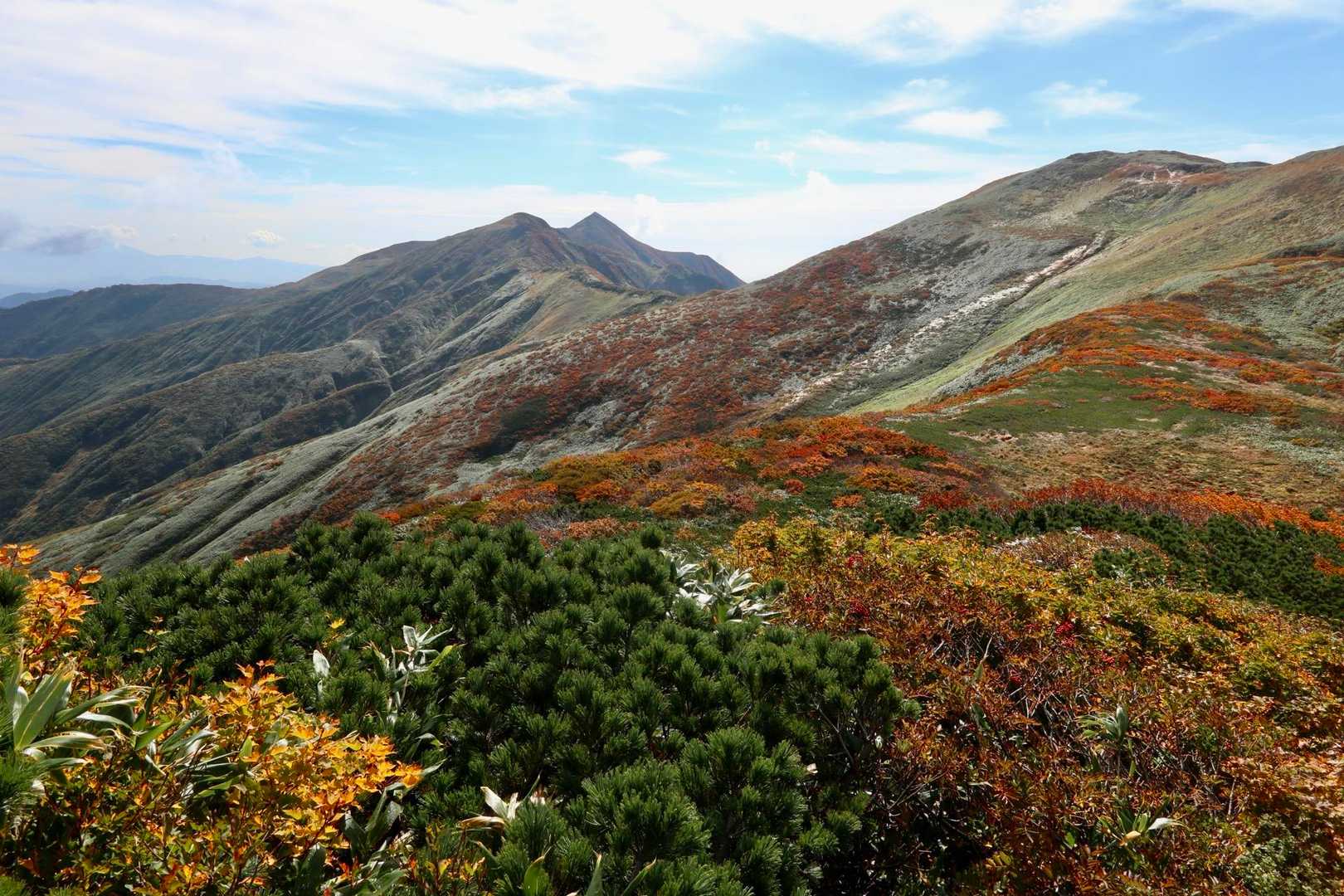 大朝日岳まだ遠い