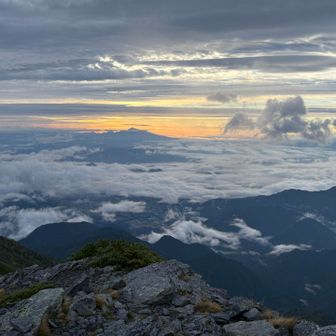 朝日に浮かぶ浅間山