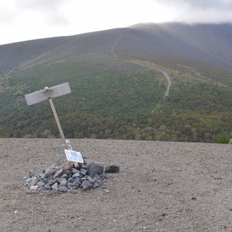 小浅間山山頂。こちらの方が開けています。