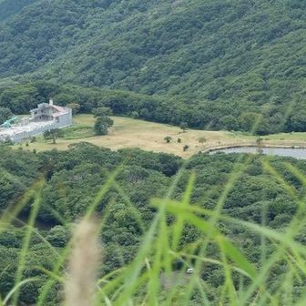 吾妻山ロッジ
解体工事中の重機や工事車両の音も無く静かな休止でした。