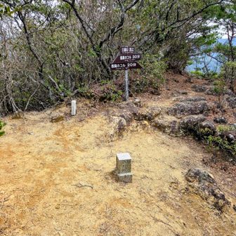 次々に現れるモノリス…やっと頂上に着いたらほっとしました。