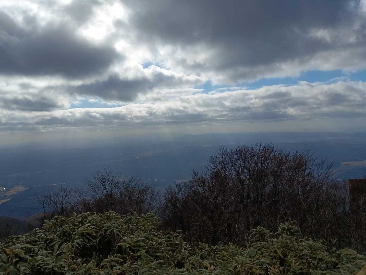 鳥海山は雲に隠れて見えません