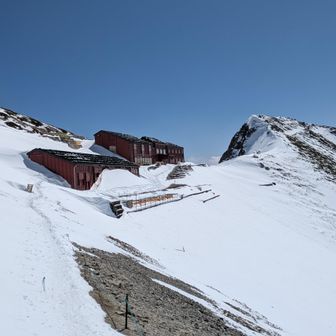 唐松岳頂上山荘をとらえた