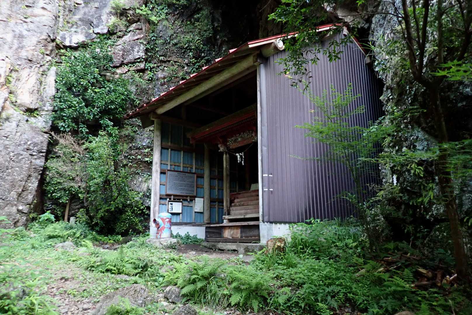 瀧神社到着⛩️
ここいら周辺はクライマーの縄張り🙂流石にまだ誰もいない…